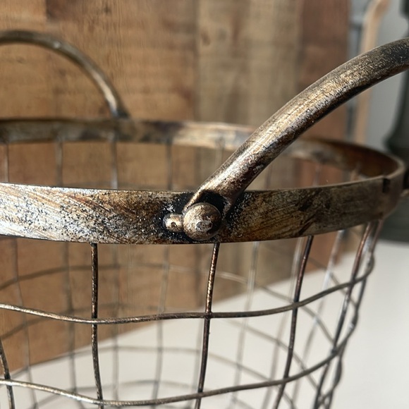 Rustic Metal Wire Basket - Picture 4 of 9